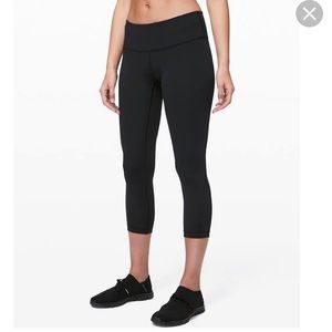 Wunder under cropped legging! Very gently worn